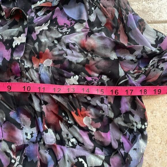 Bella Dahl Full Button Down Hipster Blouse in Evening Floral - Picture 12 of 16